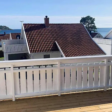 Casa vacanze Four-bedroom Holiday In Lindesnesnes 1 *
